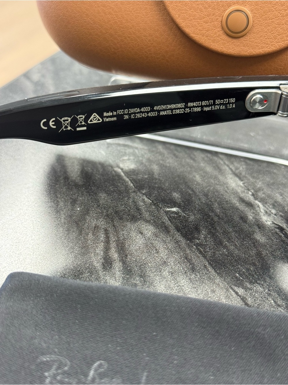 Ray-Ban Meta Headliner(Gen 2) Black Sunglasses with Tan Leather Case - Picture 5 of 7